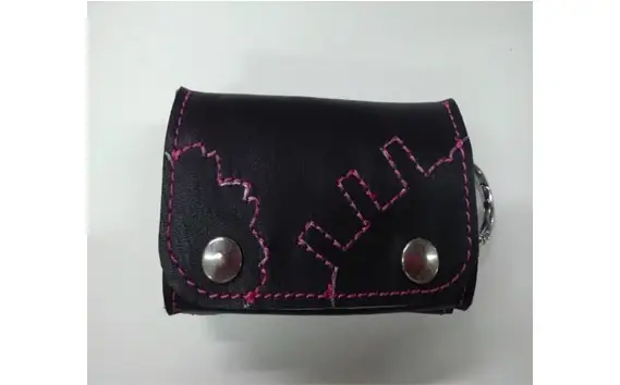 グローブの革製　コンパクトな三つ折り財布　BKP No.094