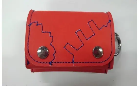 グローブの革製　コンパクトな三つ折り財布　RDA No.095