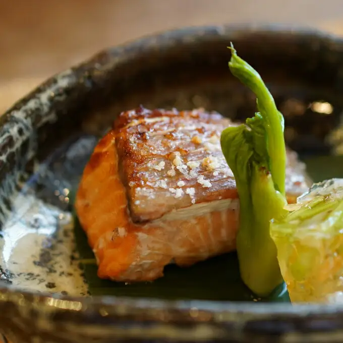 ここにしかない。室戸海洋深層水で育った希少高級食材サツキマス　約５００ｇ