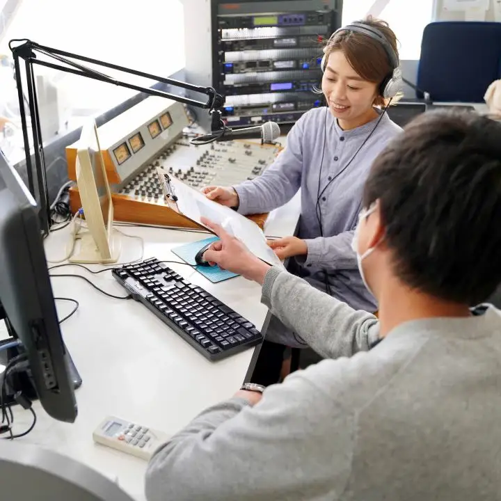 「ラジオに生出演」(1回10分以内)放送体験　【07208-0196】