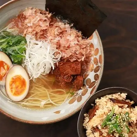 かつおラーメン ・ かつおめし 枕崎産鰹のトッピング付き 4人前 セット A3-36_麺 ラーメン  らーめん 拉麺  惣菜・加工品 乾物    魚介・海産物 カツオ 鮮魚 かつお 鰹  魚介・海産物   _【配送不可地域：離島】【1167958】