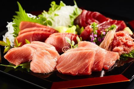 料亭の味をご自宅で、マグロの目利き名人宮川輝雄が送る 逸品のマグロ 中トロ＆大トロ＆背トロ M071-004 冷凍 マグロ