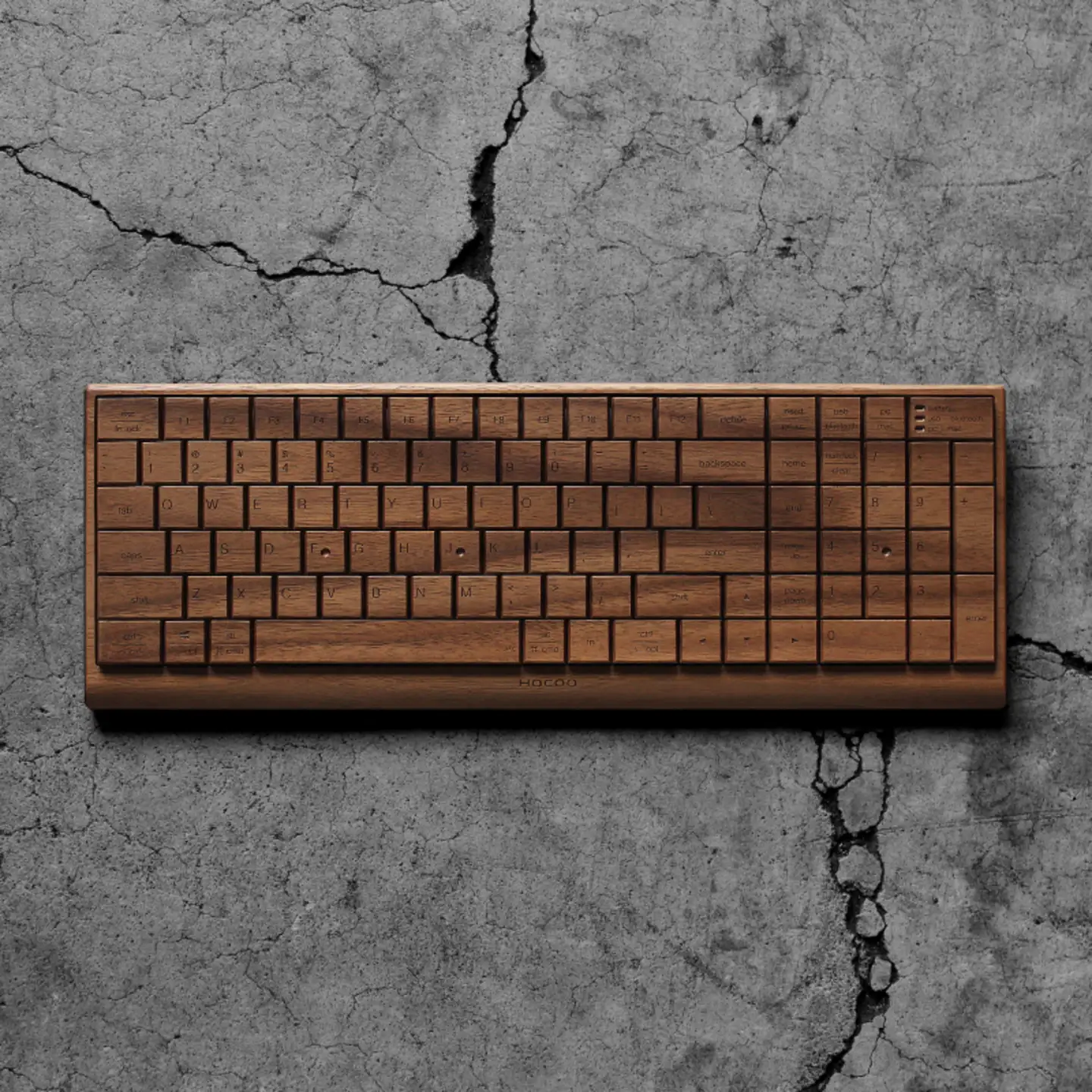 【Hacoa】無機質なパソコン周りに温もりをプラスする木製キーボード ウォールナット「Full Ki-Board Wireless