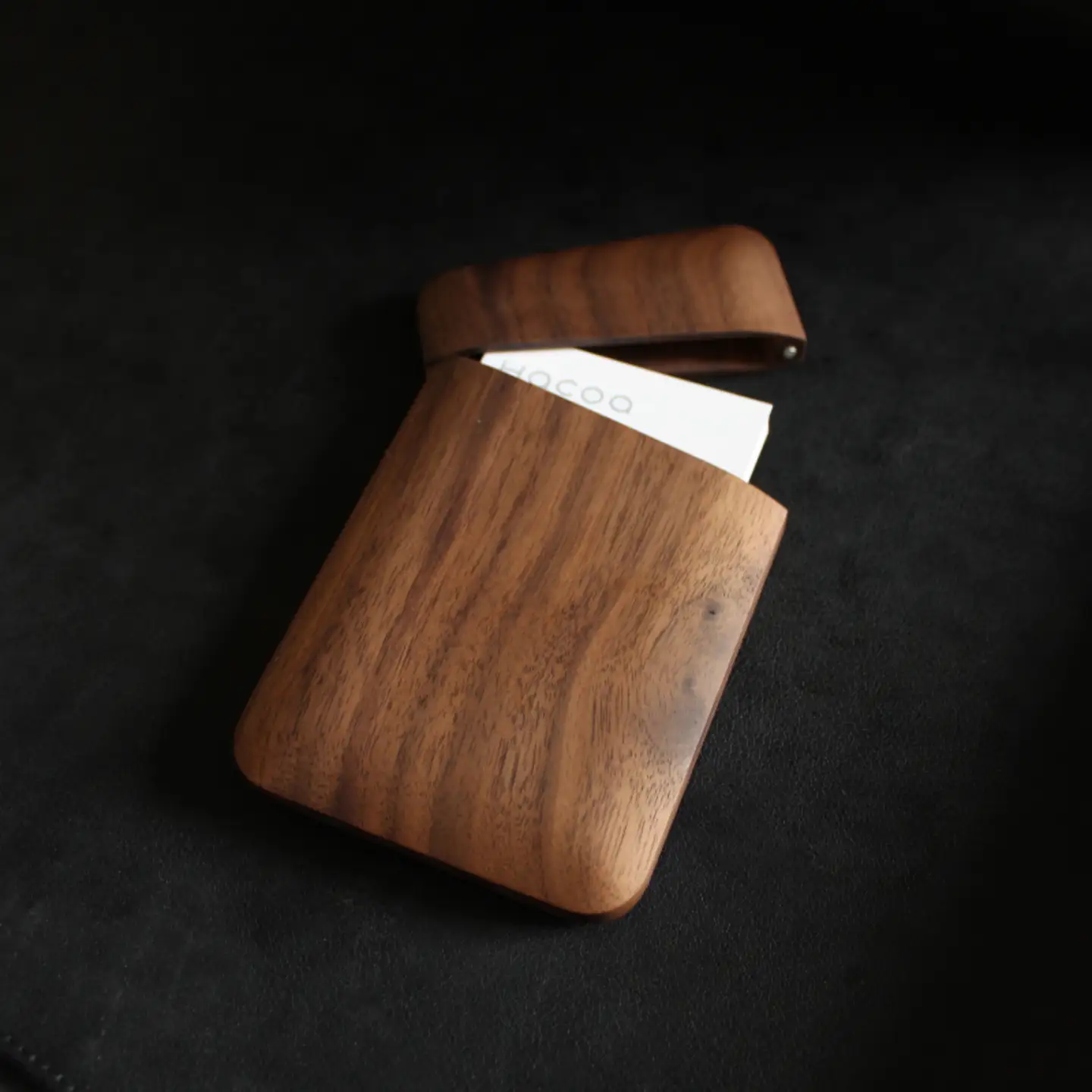 【Hacoa】おしゃれで美しいデザインの木製名刺入れ ウォールナット「Card Case Gentle」