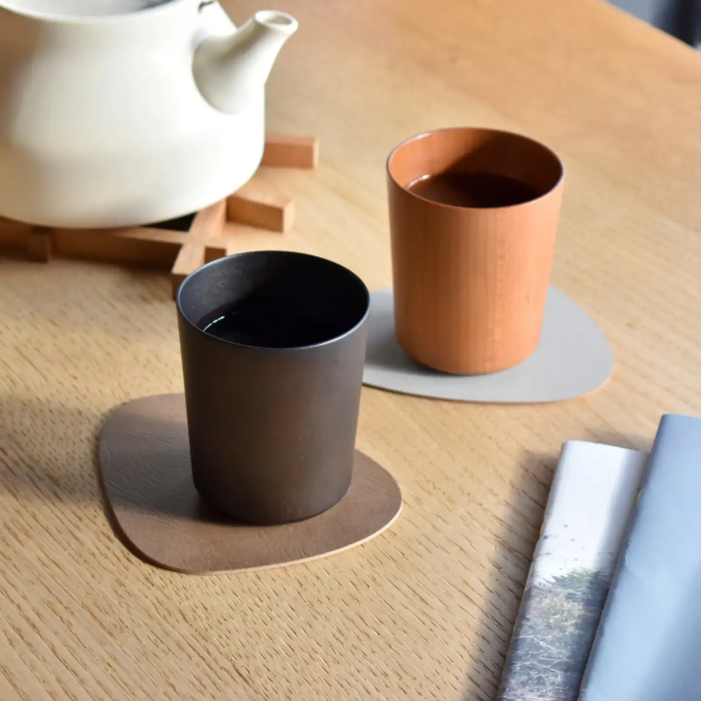 【Hacoa】食卓に温もりを添える天然木チェリーのコップ ダークブラウン「Wooden Cup」