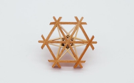 秋田杉とヤマザクラの 職人手づくり 組子ブローチ 「Rindou」 工芸品 ファッション小物 アクセサリー 