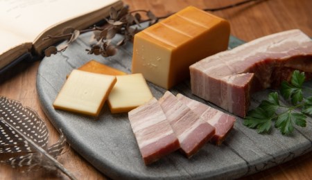 DA-05　ベーコン屋のオヤジの無添加ベーコン（約440～450g）とスモークチーズ（約180g）