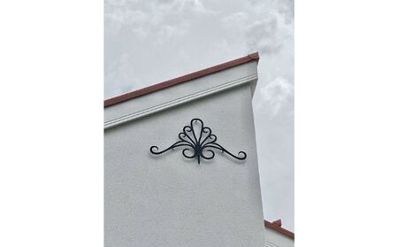 シンデレラのティアラ（レザーカットアルミ製妻飾り） 家 自宅 店舗 お店 装飾 おしゃれ かわいい エレガント 外観 錆びに強い 軽い 外壁 外交 ブルーティアラ グレードUP 