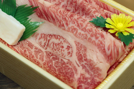 神戸ビーフ肩ロースすき焼き肉400g入り