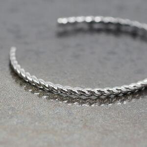 【SILVERプラチナコーティング】個性的なねじりデザインとクラシカルな輝きが印象的なバングル クールな大人カラーが人気 SV-B004 ジュエリー