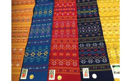 伝統工芸＜読谷山花織＞テーブルセンター（特大） 〇 花柄 ロマン 沖縄 織物 温かさ 上品 花紋様 １点物 技術 可憐 幾何学模様 琉球藍 福木 銭花 扇花 風車花 子孫繁栄 琉球王朝時代 王族