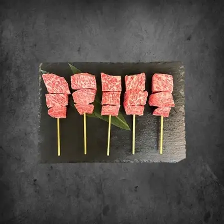 厚切り黒毛和牛ロース串 5本_惣菜・加工品     肉  牛肉 _【配送不可地域：離島】【1526850】