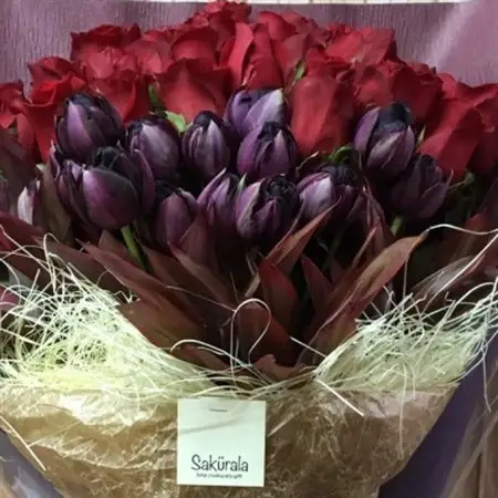 期間限定!【バラとチューリップの豪華コラボ花束】感動の嵐。喜ばれること間違いなしの花束【配送不可地域：離島】【1515240】