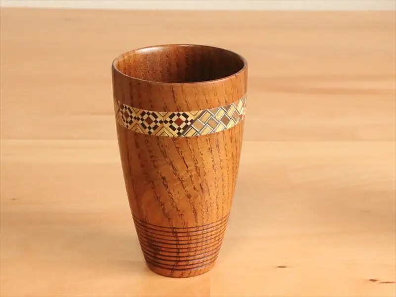 【箱根寄木細工　ジョッキ】伝統工芸品で乙な一杯！木肌が作るクリーミーな泡立ち、結露しにくいのも嬉しい！【 キッチン用品 食器 雑貨 日用品 木製食器　職人メイド 工芸品 職人の手作り おしゃれ食器 神奈川県 小田原市 寄木細工 寄木細工】