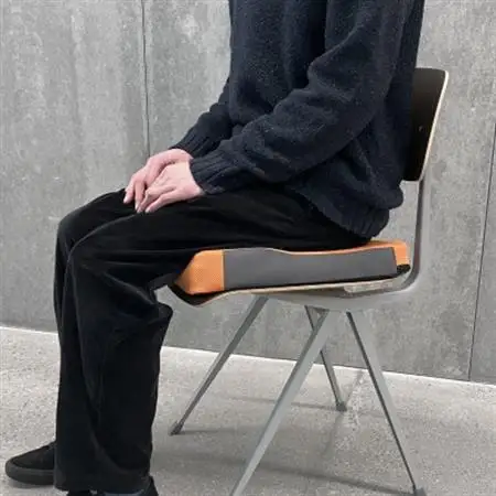 【 モルテン 】おしりにかかる圧を取り除き、快適な座位を保つ ウレタンフォーム+ゲル2層式クッション【1552464】