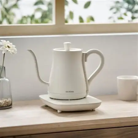 電気ケトル IKE-C601T-CW ホワイト アイリスオーヤマ_家電製品 キッチン家電  _【配送不可地域：離島・沖縄県】【1550623】