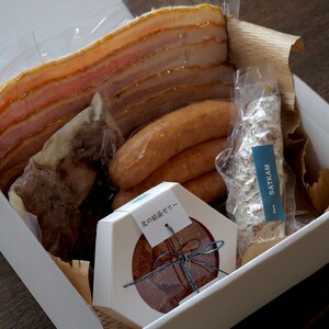 【おいしい食卓セット】白カビドライソーセージ＆シャルキュトリー＆スイーツ 計5品セット 潮トマト おつまみ 盛り合わせ お取り寄せ ギフト デザート 北海道 せたな町 ふるさと納税