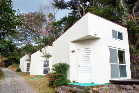 【ストーンロッジ小(4名)エアコン付】ストーンチェアキャンプ場1区画1泊宿泊券 1263