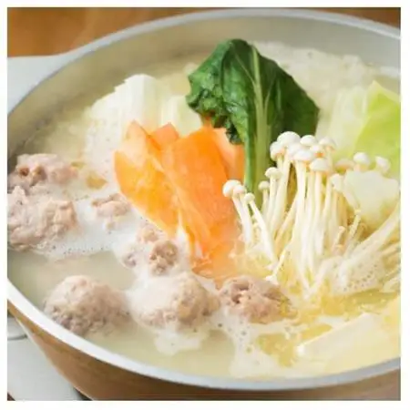 水炊き4人前セット(大牟田市)_肉 水炊き 鶏肉 鍋 鍋セット  惣菜・加工品 肉 鍋 なべ ナベ_【配送不可地域：離島】【1557963】