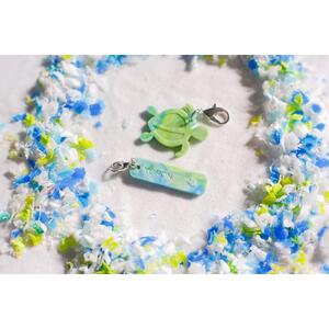 与論島の廃プラを減らしたい「アップサイクルキーホルダー」ウミガメver
