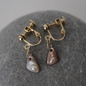 琵琶パールと池蝶貝のイヤリング（THE SHELL with BIWAPearl)