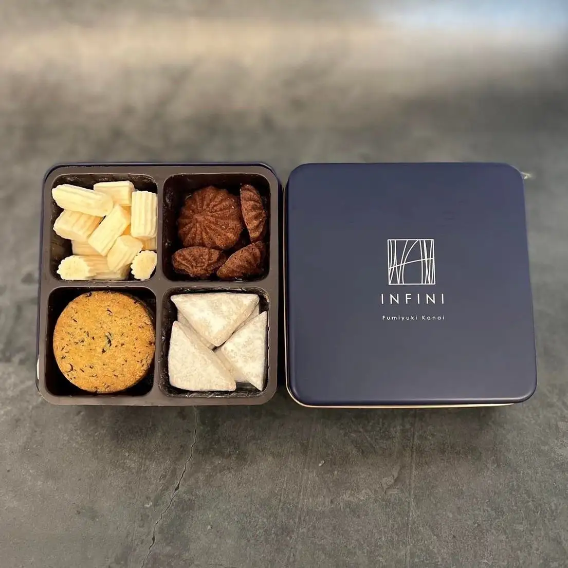 【INFINI】アソルティモン・プティ（ネイビー缶） スイーツ 洋菓子 焼き菓子 詰め合わせ サブレ メレンゲ クッキー缶 お菓子 人気 贈り物 ギフト プレゼント_0004-005-se4