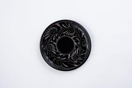 皿 ＜受注生産品＞黒釉唐草線彫 ( 5寸皿 × 1枚 )｜沖縄　やちむん　育陶園　人気　伝統