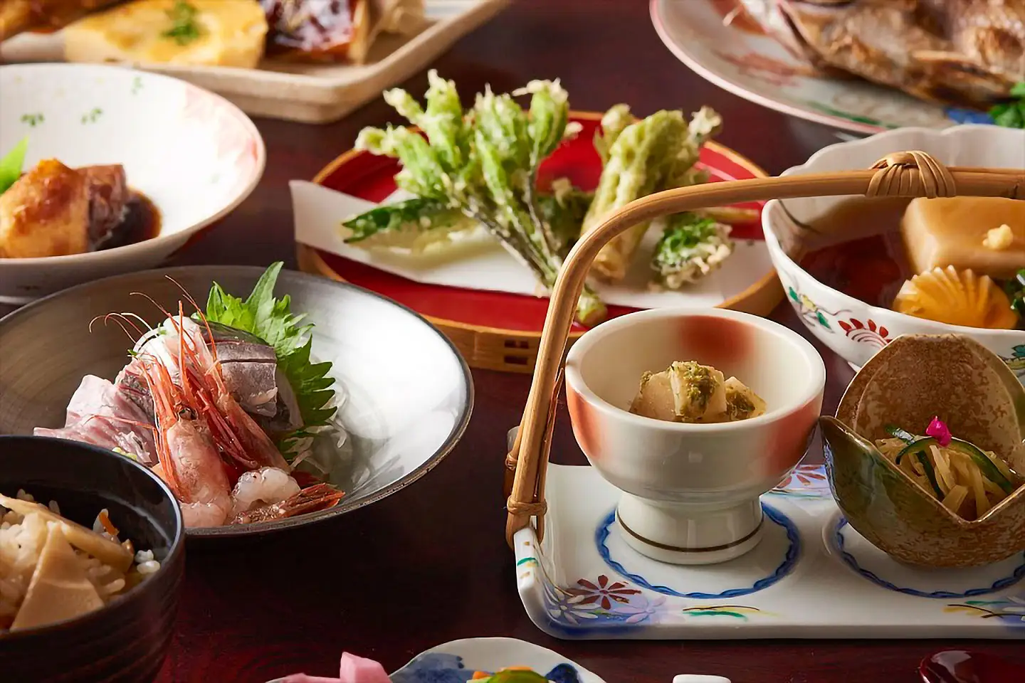 湯田川温泉　つかさや旅館　ペア宿泊券（1泊2食付）【詣でる つかる 頂きます】（山形県鶴岡市）庄内の食と日本酒が楽しめる宿 | 和室 畳 日本酒飲み比べ 海の幸 山の幸 山形 庄内 東北 観光 旅行