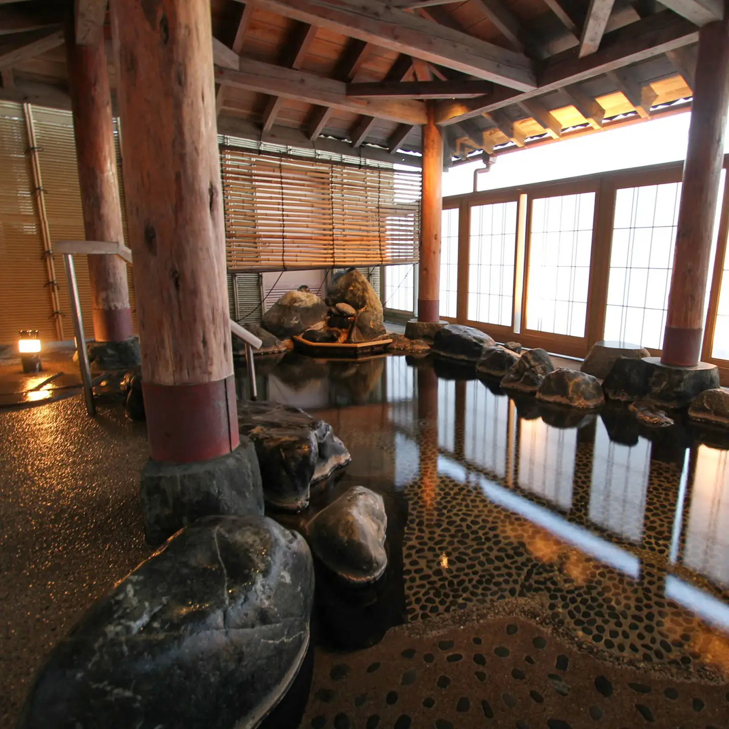 湯野浜温泉　海辺のお宿一久　ペア宿泊券（1泊2食付）【詣でる つかる 頂きます】（山形県鶴岡市）全室オーシャンビュー 館内バリアフリー | 源泉かけ流し 記念日 お祝い 夫婦 家族 海の幸 海鮮 日本海 山形 庄内 東北 周辺観光 旅行