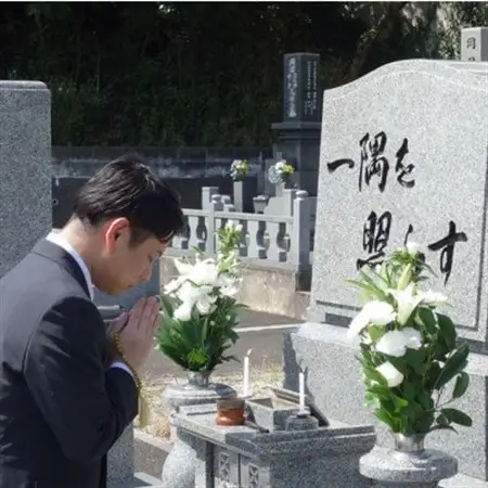 【水巻町のお墓が対象】お墓参り代行サービス(1回)仏花・写真報告書付き【1371326】