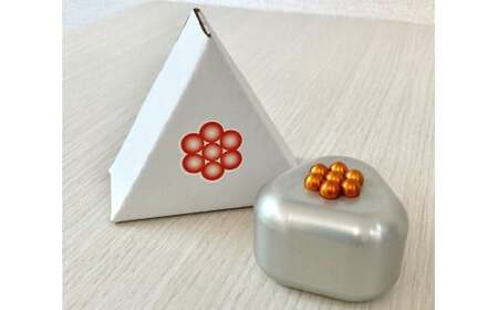 ひんやり冷たいアルミ合金製 KIHOの文鎮 （おむすび形ペーパーウエイト） 結 【ＯＭＵＳＵＢＩ】 いくら KIHO アルミ 合金 金属 おむすび おにぎり いくら ペーパーウェイト H084-044