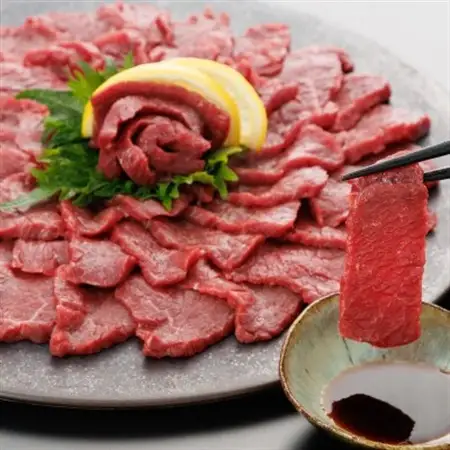 【熊本と畜】桜屋 上赤身馬刺し 300g【専用醤油付き150ml】(益城町)【配送不可地域：離島】【1614082】