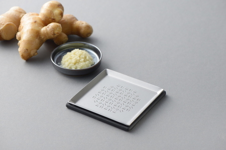 ツボエの極上おろし金 角皿 -kakuzara-