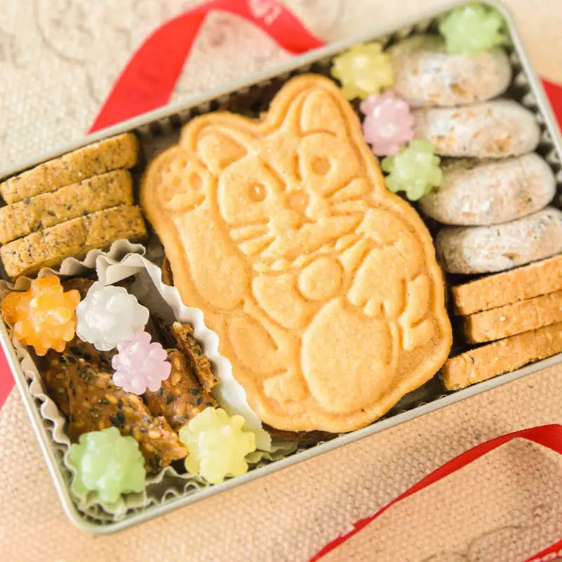 招いてにゃんこクッキー缶 [小角缶]（世田谷みやげ）スイーツ 洋菓子 焼菓子 クッキー お土産 クッキー缶 缶入り ご褒美 贈り物 ギフト かわいい プレゼント 猫_0077-001-se6