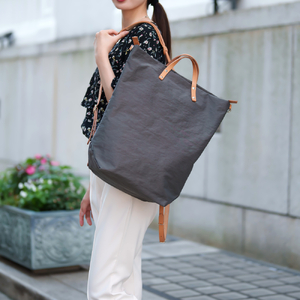 豊岡鞄　リュック　（グレー）TUTUMU books　(S2100　24-153）