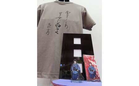 【萩博物館オリジナル】５高杉晋作の句入りTシャツ（Lｻｲｽﾞ）＆アクリルスタンドのセット