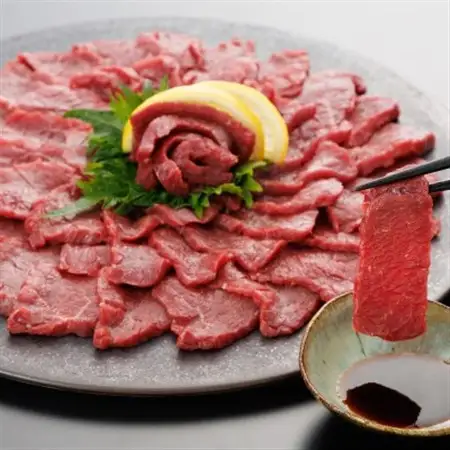 【熊本と畜】桜屋 上赤身馬刺し 300g【専用醤油付き150ml】(美里町)【配送不可地域：離島】【1619165】