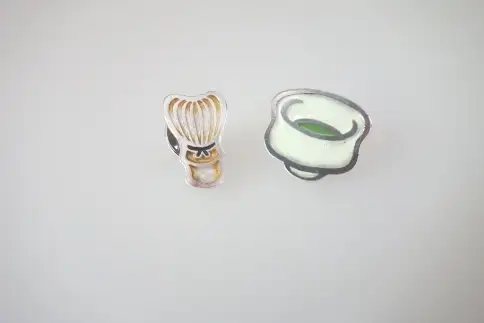 【金工】（白）ちっちゃせんちっちゃわん ピンズセット