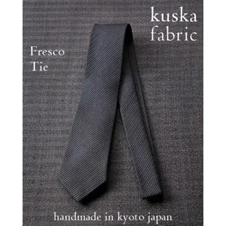 【手織りネクタイ】グレー フレスコタイ kuskafabric  京都・丹後のシルク織物_装飾品・工芸品 ネクタイ・ベルト 服飾小物 _【1080338】