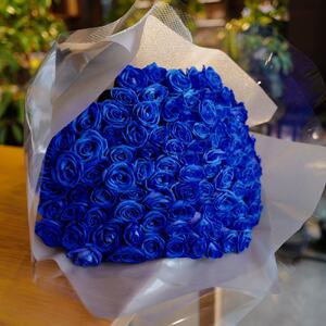 048-020 青いバラ100本の花束