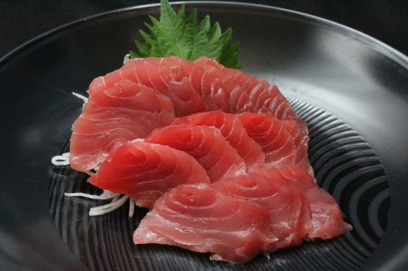 目鉢鮪頭 の 希少部位 刺身用（ ハチの身 たっぷり1,050g） M007-003 冷凍 マグロ