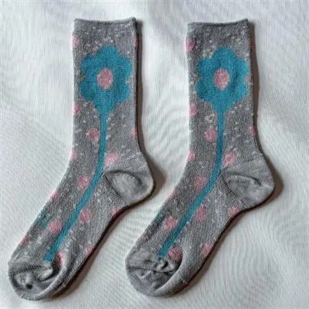 【ezu】flower jacquard socks / グレー◆靴下◆おしゃれ◆立体感【1643665】