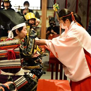 【本格プラン】ほら貝でお出迎え！鎧に着替えて、村上海賊ゆかりの因島最古の神社で鎧武者等祈願体験 （約2時間半のコース）大人（13歳～）1名、子供（5歳～12歳）1名
