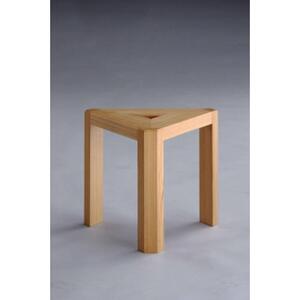 オブジェとしても美しい　東京・八王子産の杉を使った「三角スツール」