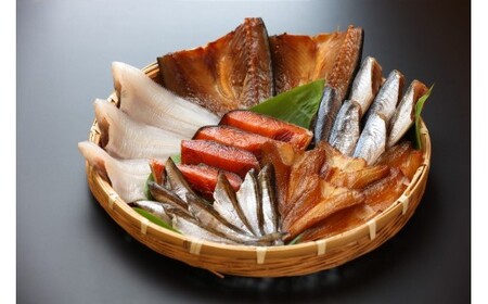新潟県村上市笹川流れで水揚げ　旬の干物魚6点セット（店長おまかせ）1057001