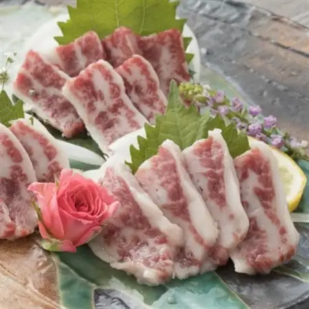 【熊本と畜】大トロ・中トロ馬刺しのセット 600g(各300g)(益城町)【配送不可地域：離島】【1682392】