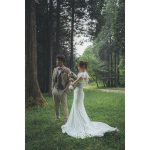 森の中のウェディングフォト