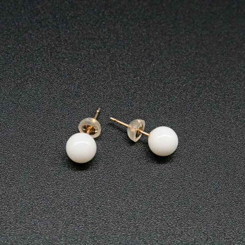 【サンゴ】白サンゴピアス