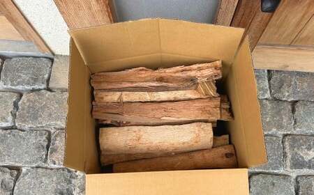 『樹皮なし』プレミアム薪くぬぎ 熊本県産 10kg ／  薪料理 薪サウナ 乾燥薪 薪 まき 椚 櫟 クヌギ くぬぎ 薪ストーブ 暖炉 焚火 焚き火 キャンプ アウトドア 国産
