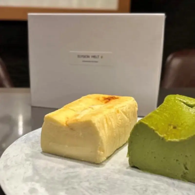 極上とろ生チーズケーキ プレーン＆抹茶｜チーズケーキ